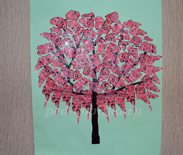 Весенняя аппликация из фантиков от конфет Весенняя аппликация из фантиков от конфет