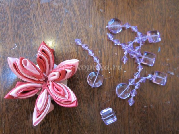 Цветок из атласных лент: мастер-класс, часть 2