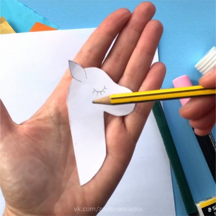 Единороги из цветной бумаги