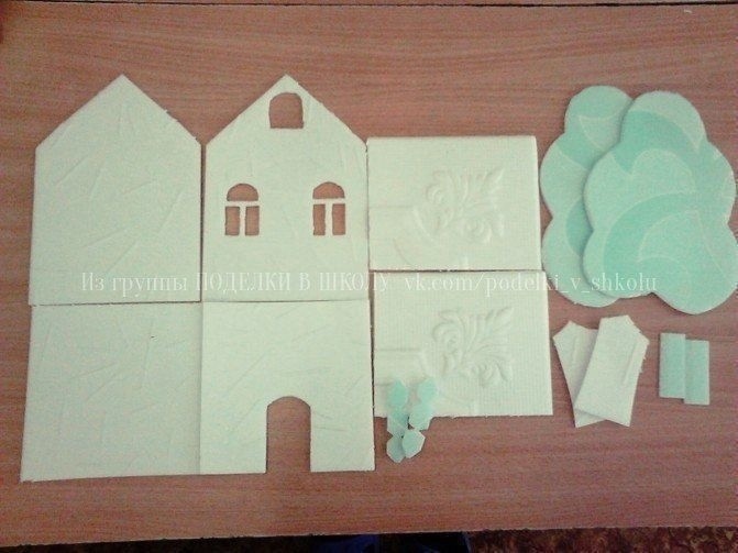 Домик из потолочной плитки Домик из потолочной плитки