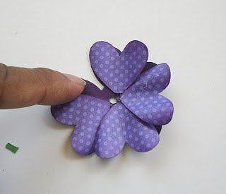 Как сделать бумажные розы из сердечек