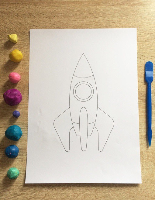 Ракета, нарисованная пластилином