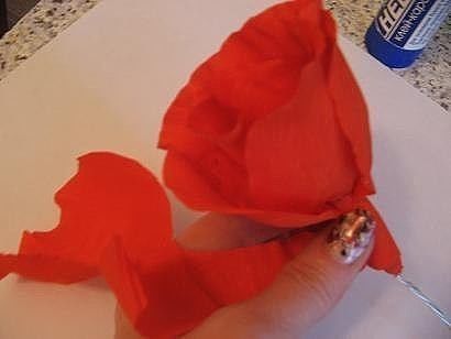 Реалистичные розы из гофробумаги