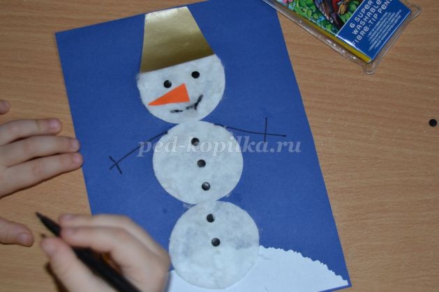 Снеговик из ватных дисков: часть 2