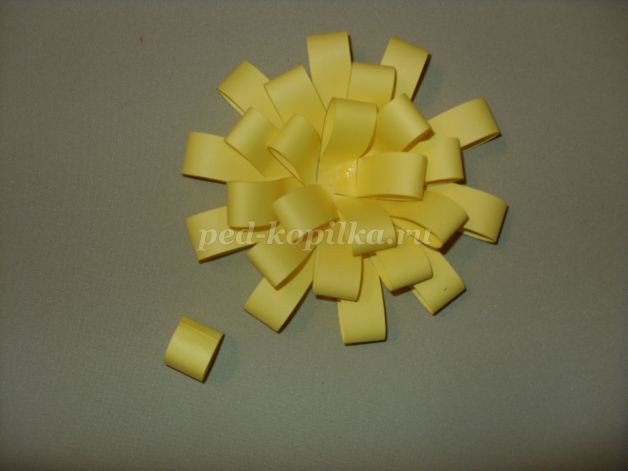 Объемная аппликация из полосок бумаги "Одуванчик": часть 1