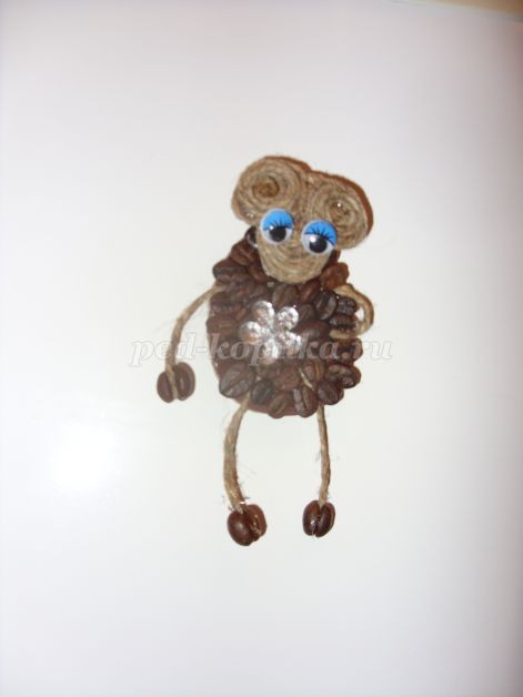 Магнит "Овечка" из кофейных зерен детскими руками: мастер-класс, часть 2
