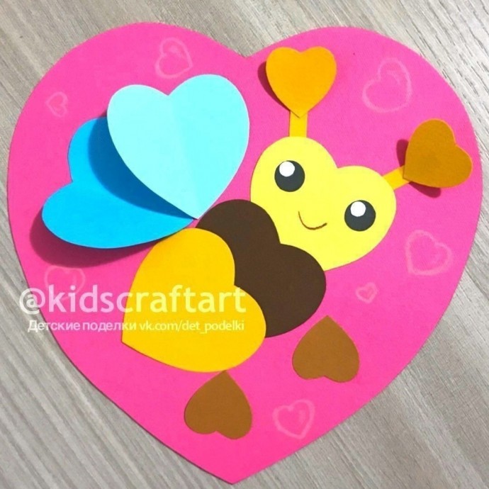 Простая аппликация открытка из сердечек "Пчелка" Простая аппликация открытка из сердечек "Пчелка"