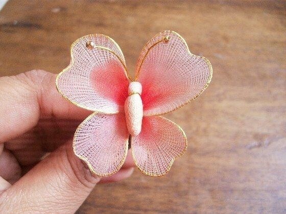 ​Полупрозрачная бабочка из проволоки и капрона