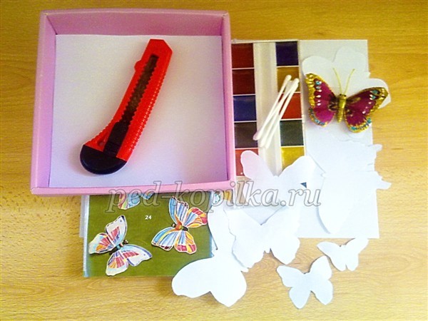 Объёмная аппликации из бумаги "Бабочки" Объёмная аппликации из бумаги "Бабочки"