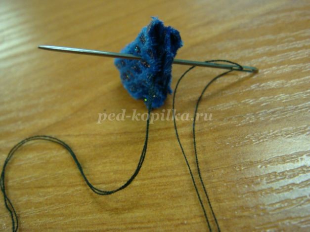 Новогодний пингвин в технике канзаши: часть 1 Новогодний пингвин в технике канзаши: часть 1