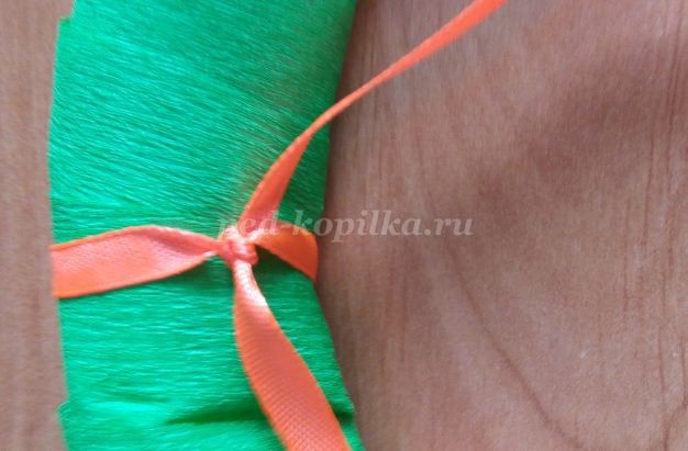 Весенний венок из бумаги детскими руками: часть 3 Весенний венок из бумаги детскими руками: часть 3