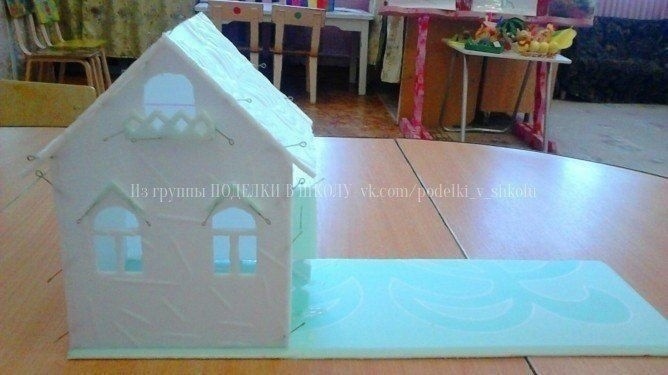 Домик из потолочной плитки Домик из потолочной плитки