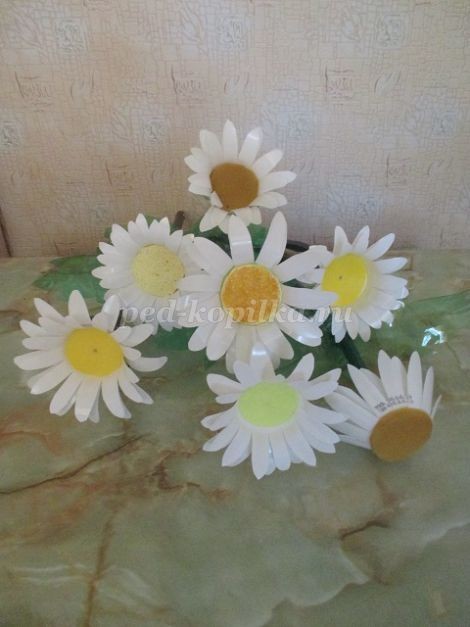 Ромашки из бросового материала детскими руками: часть 5