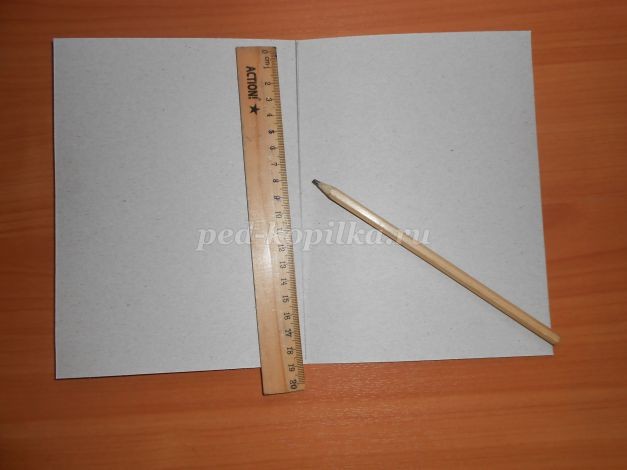 Грибная полянка: аппликация из пластилина