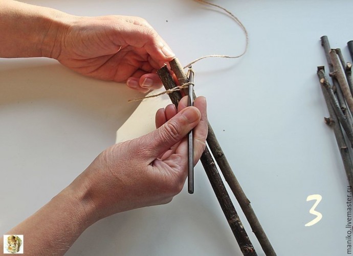 Панно из веточек детскими руками