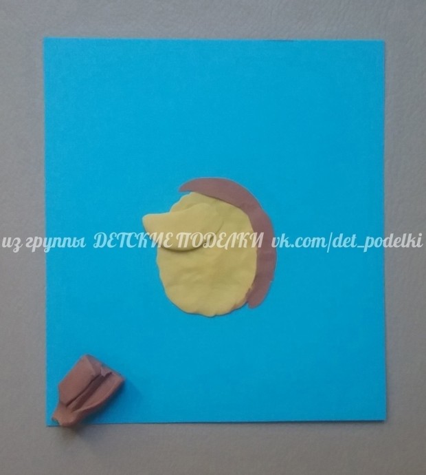 ​Пластилиновая аппликация "Ёжик и калина"