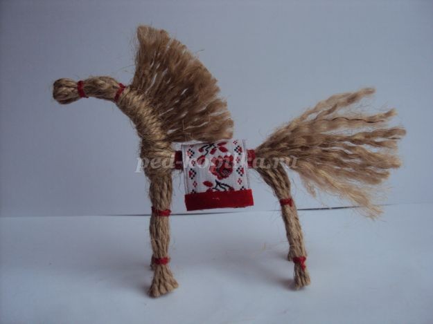 Конь и коза из шпагата детскими руками: часть 2