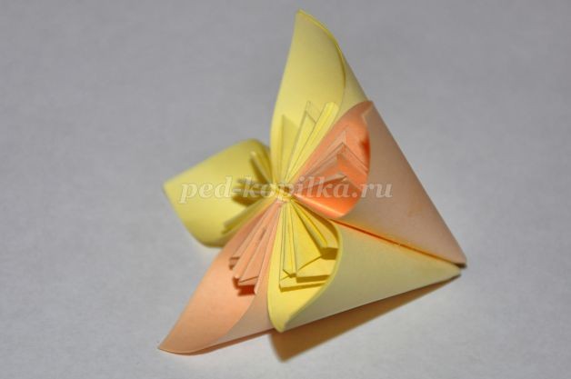 Кусудама: бумажный цветочный шар Кусудама: бумажный цветочный шар