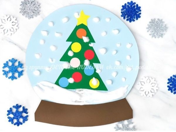​Новогодняя аппликация "Ёлочка в снежном шаре"