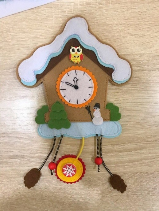Зимние часики из фетра Зимние часики из фетра