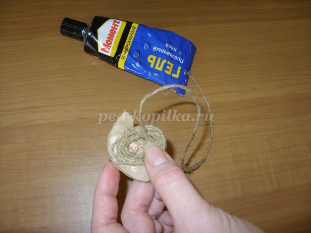 Магнит "Овечка" из кофейных зерен детскими руками: мастер-класс, часть 1