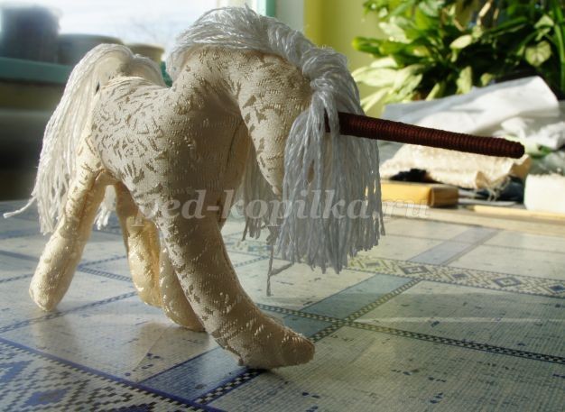 Игрушка Единорог детскими руками: часть 2