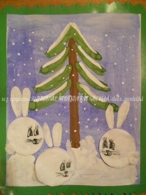 Зайки под елкой