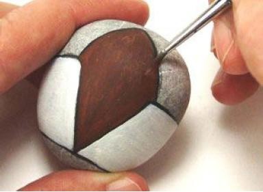 ​Божья коровка из камня