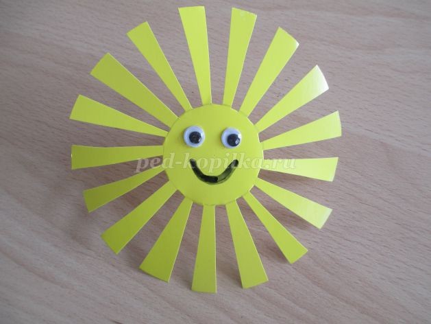 ​Объемная аппликация из цветной бумаги "Подсолнух": часть 1