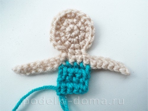 Вязаная куколка
