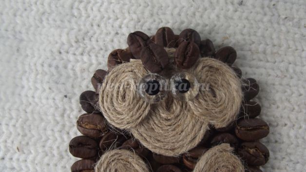 ​Магнит "Овечка" из кофейных зерен детскими руками: часть 2