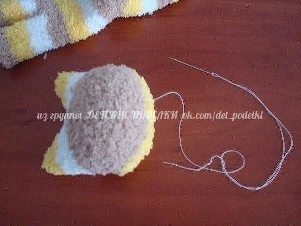 ​Полосатый котенок из носков