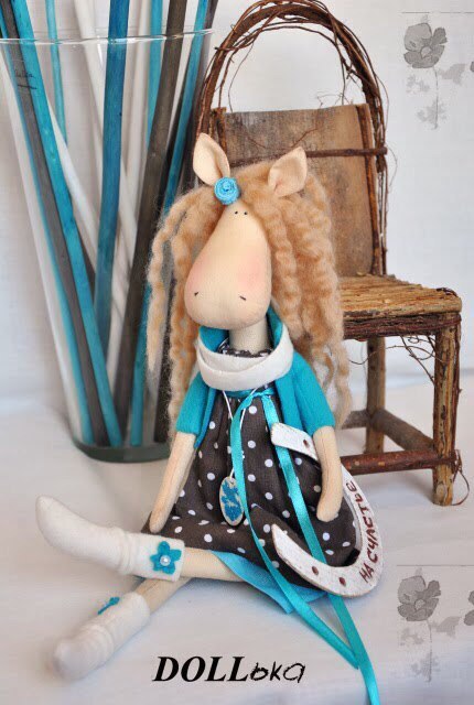 Забавная лошадка с выкройкой Забавная лошадка с выкройкой