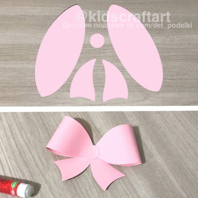 ​Букет цветов с бантом