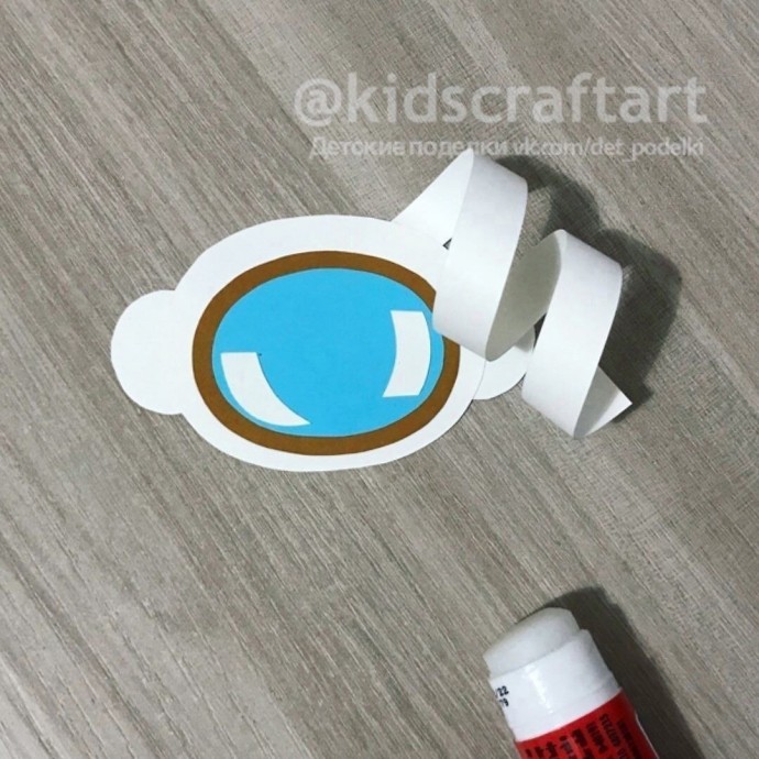 Космонавт в открытом космосе Космонавт в открытом космосе