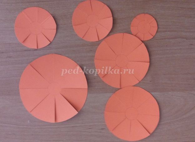 Весенний венок из бумаги детскими руками: часть 1 Весенний венок из бумаги детскими руками: часть 1