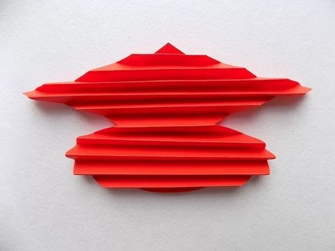 Бабочка из синельной проволоки и цветной бумаги