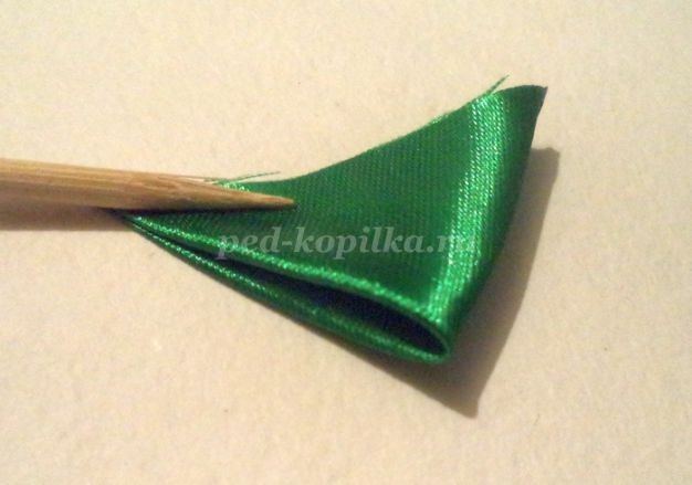 ​Лента для косы с цветами канзаши детскими руками: часть 2