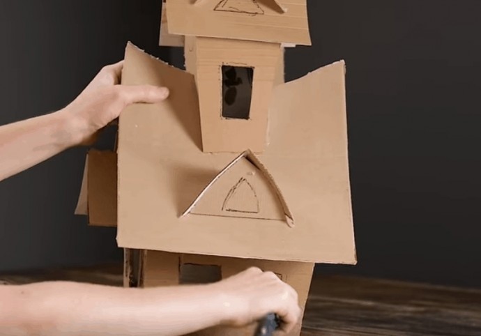 ​Волшебный домик из обычного картона