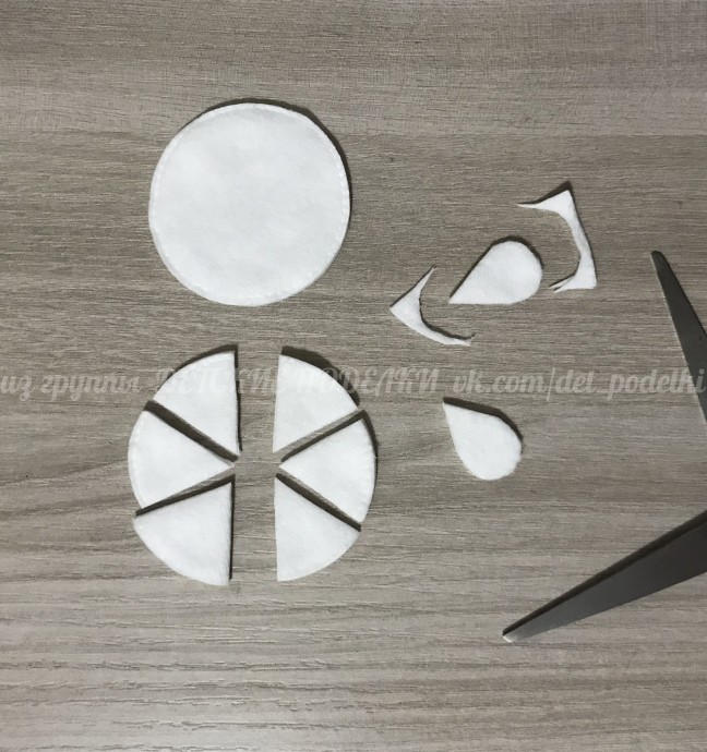 Ёлочки-красавицы из бумаги и ватных дисков Ёлочки-красавицы из бумаги и ватных дисков