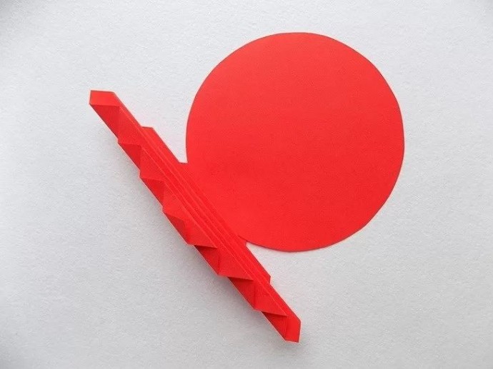 Бабочка из синельной проволоки и цветной бумаги