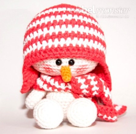 Милый снеговичок в шапочке Милый снеговичок в шапочке