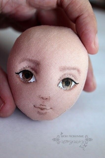 Рисуем и вышиваем куколке лицо
