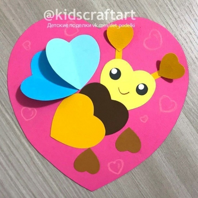 Простая аппликация открытка из сердечек "Пчелка" Простая аппликация открытка из сердечек "Пчелка"