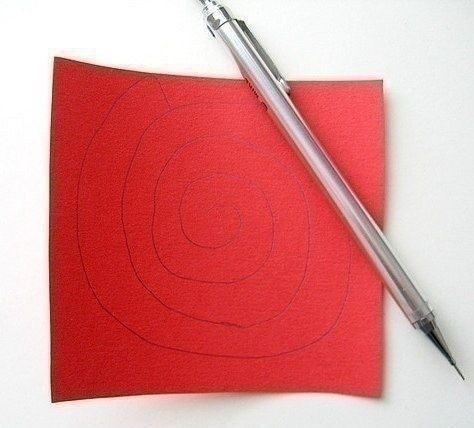 Розочки из бумажных спиралек