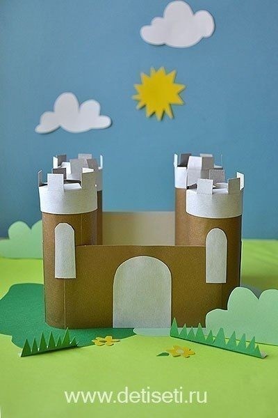 ​Замок из картонных втулок