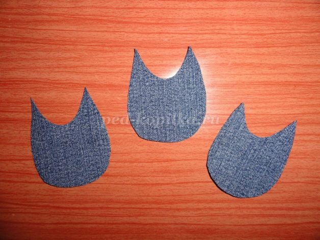 ​Аппликация из джинсовой ткани детскими руками: дерево с совами, часть 1