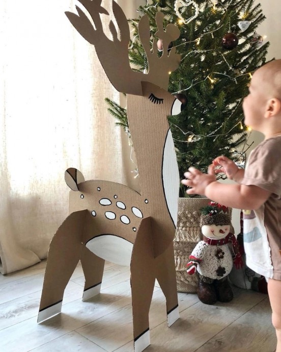 Праздничные олени из картона