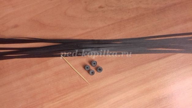 Аппликация "Подсолнух" в технике квиллинга: мастер-класс, часть 1