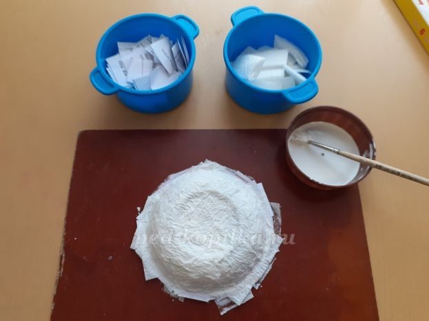 Тарелочка в технике папье-маше